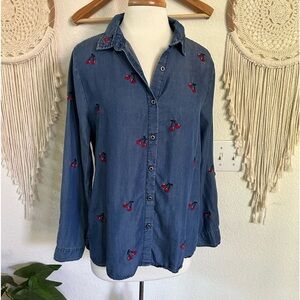 Billy T chambray embroidered cherry button up shirt medium